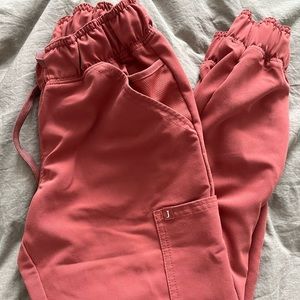 Jaanu Scrub Set Size XXS Top, XXS Petite Jogger Bottoms Color Spice